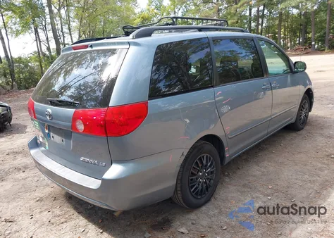 2010 Toyota Sienna Le z USA, uszkodzony, nr VIN 5TDKK4CC2AS327868